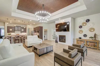 Image de Cozy Farmhouse w\/ Master Suite Near Dewberry Farm!