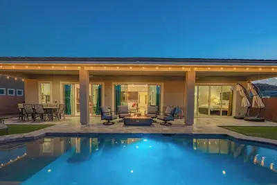 Image de Luxury 3-bedroom Retreat with Gorgeous Heated Pool - Spring Training, Golf & Pir