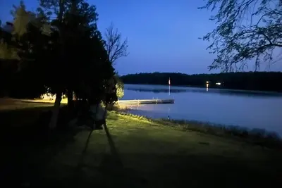 Image de Beautiful waterfront cottage mnts to Port Loring-family friendly, smoke/pet free
