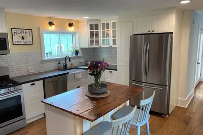 Image de First floor unit | private deck with grill