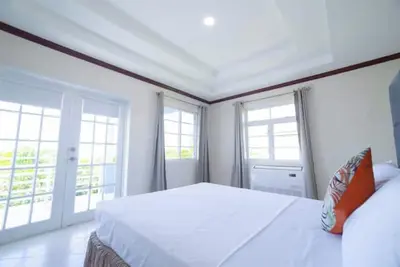 Image de Best E Villas St Silas St James. Quiet and Private 3 Bedroom 2. 5 Bathroom Apt.
