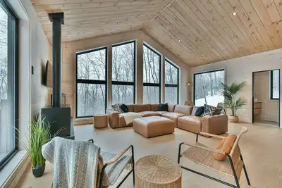 Image de Chalet moderne près du Sommet Morin Heights - Nature, ski et détente