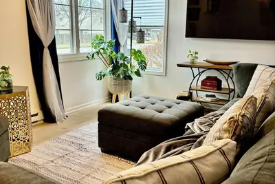 Image de Charming 2-bedroom house with Feather Theme, WiFi in excellent Aurora