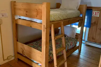 Image de Cozy Retreat in Historic Farmhouse, Charming Bunk Bed Room, - Owl Dorm