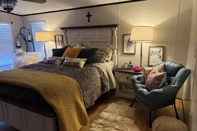 Image de 3-bedroom country home remodeled in charming Keithville Ranch with Ac, wi-fi.