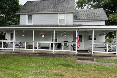 Image de 3 bed, 1. 5 Baths in Verona Beach, Ny- Home w/large vacant lot & fire pit.