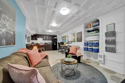 Image de Airport-2-bdrm apartment-3bed-3tv Ac, fitness equip, WiFi