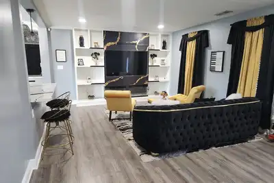 Image de Beautiful 4 bedroom House with Ac, Game room, patio. Only 2min from airport