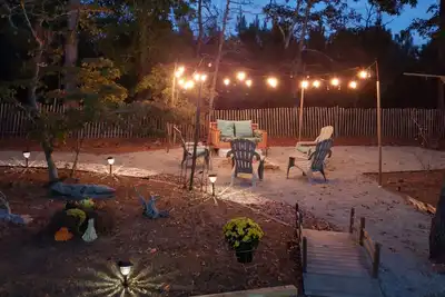 Image de Off the Beaten Cart Path. Great house with big backyard.