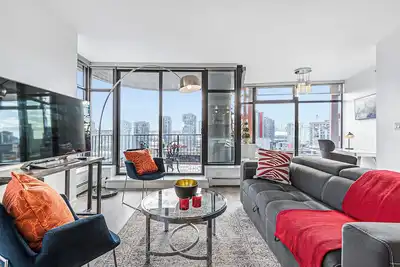 Image de Spacious Modern High-Rise with Ocean & City Views