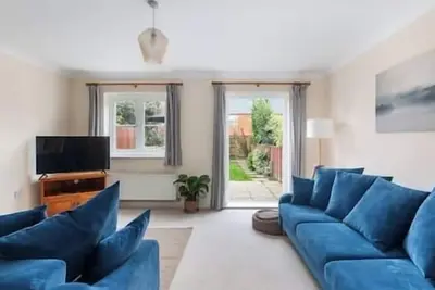 Image de Redhill, Sleeps 9, Private Parking, 17 mins London Gatwick, 30 mins to London