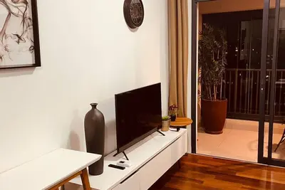 Modern Premium Loft (Center)