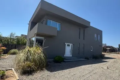 Image de Marvelous 4-bedroom house with Pool in Con Con