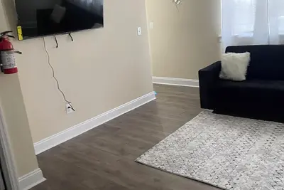 Image de 5 Bd Duplex 38 minutes to Nyc. 7min Newark airport and prudential center