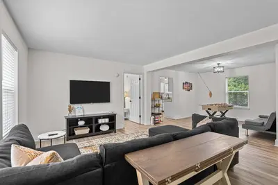 Image de Camelot Cottage - Pet friendly, 7 mins to Wrightsville Beach, Uncw & More!