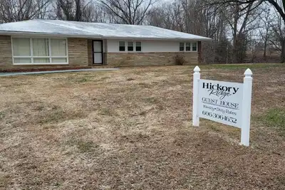 Image de 3-bedroom lake home located near Lake Cumberland's Grider Hill Marina
