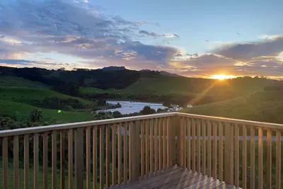 Image de Bring the family to Raglan! Close to the beach with stunning mountain views!