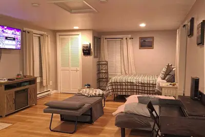 A cozy sunny studio to forget your worries and make memories with loved ones.