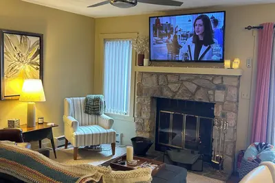 Image de Come relax by the fireplace and enjoy skiing or a walk in the forest by the lake