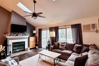 Image de New - Your Windham Mountain Getaway - Hot Tub - Fireplace - 5 min to the slopes!