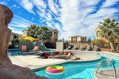 Image de Red Rock Roamin' | Private Pool, & Hot Tub | Resort Amenities | Sleeps 21