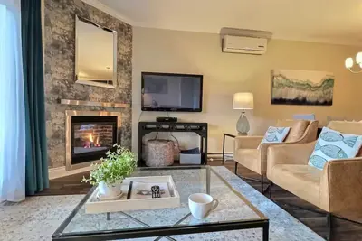Image de Le Champlain Condo 104, in Bromont, View on the Pool and Mountain, Citq#248205