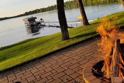 Image de Charming lakefront home located in Alexandria on Lake Burgen.