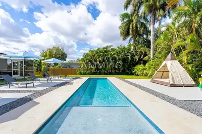 Image de Riverside Oasis w/ Pool & Pickleball Court