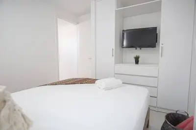 Image de Modern Island Retreat ~ Near Beach ~ Pool & Bbq!