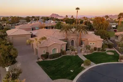 Image de Pickleball, HotTub, Swimming Pool, Bbq, Arcade Games