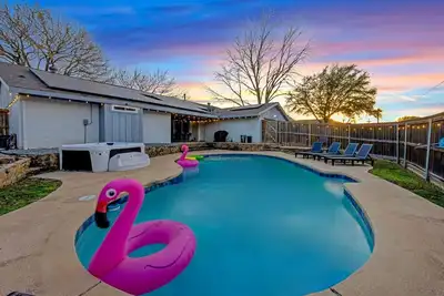 Image de Luxury Escape - Pool, Hot Tub, Arcade, Games, Bbq & Outdoor Lounge!