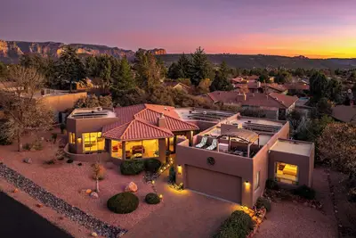 Image de Starlite Ranch - Rooftop deck & attached casita