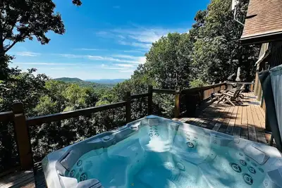 Image de King Bed, Arcade, Hot Tub, Amazing Views