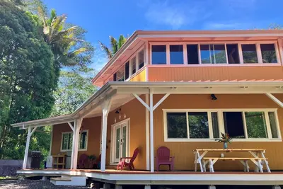 Image de Jungle Oasis - Large 3-bedroom Post & Beam Farmhouse on 20 Acres of Privacy
