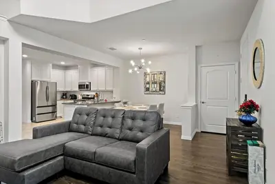 Image de Pet friendly home in a safe neighborhood in McKinney. With Ev charger.