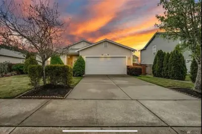 Image de Beautifully furnished home w/river a minute away. Charming house in Orting.