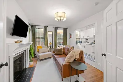 Image de Beacon Hill Elegance: Modern Apt with Balcony, Fast WiFi, Steps to Cafes, Mgh and Boston Commons!