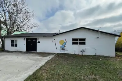 Image de Pelican Place--lit dock, crab cages, W/D, 5 TVs, gameroom, fully stocked kitchen