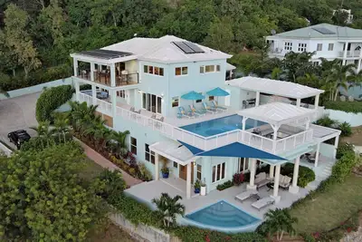 Image de Brand New! Blue Palms: Stunning Caribbean Sea & City Views, optional heated pool