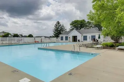 4 Bedroom House | 2 Level spacious House | Pool