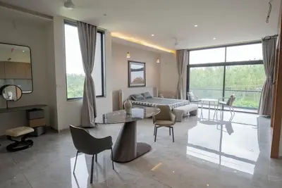Image de 1-bedroom apartment in fabulous Vadodara with fitness room with all amenities.