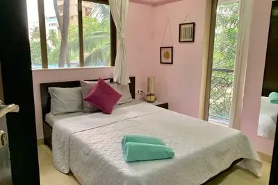 Image de 2 BRs, Quiet Bandra location, 3 balconies, Wifi