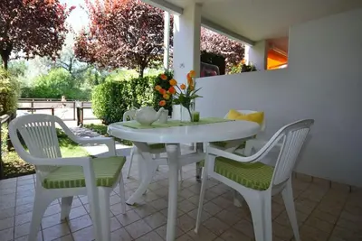 Image de Appartement moderne en bord de mer dans une résidence avec piscine