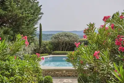 Image de Bastide entièrement rénovée au coeur de Goult