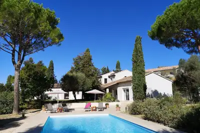 Image de Mas traditionnel avec parc et piscine privés