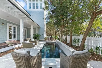 Image de Watersound Beach! With Carriage House, Private Pool, Lsv/Golf Cart, & 4 Bikes!