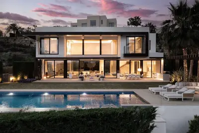 Image de Modern Sleek Villa with Infinity Views