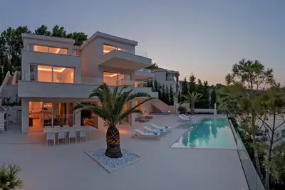 Image de Cozy Enchanted Villa With Infinity Pool And Gym