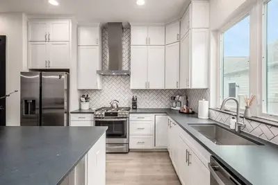 Image de Open Floor Plan | Office | Patio