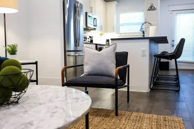 Image de Charming Townhomes! Two Side By Side Units!